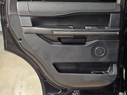 Used 2020 Ford Expedition XLT w/ Equipment Group 202A AWD/4WD image 34