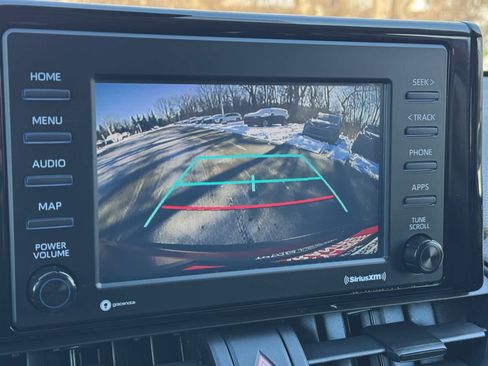 Used 2021 Toyota RAV4 LE image 20