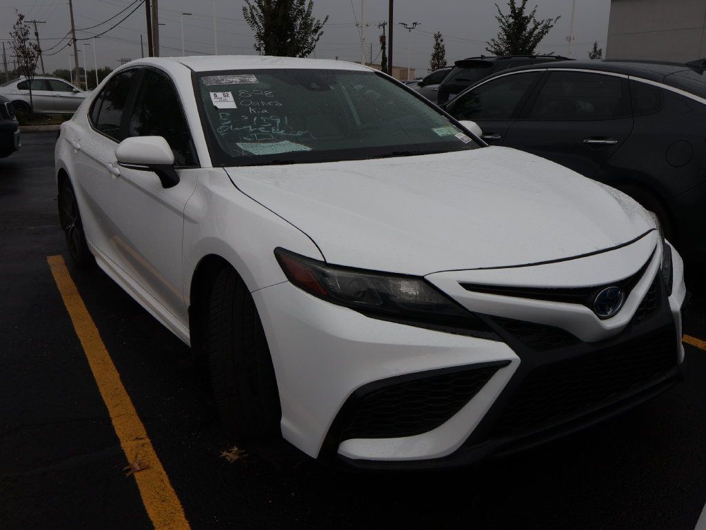 Used 2024 Toyota Camry SE FWD image 5