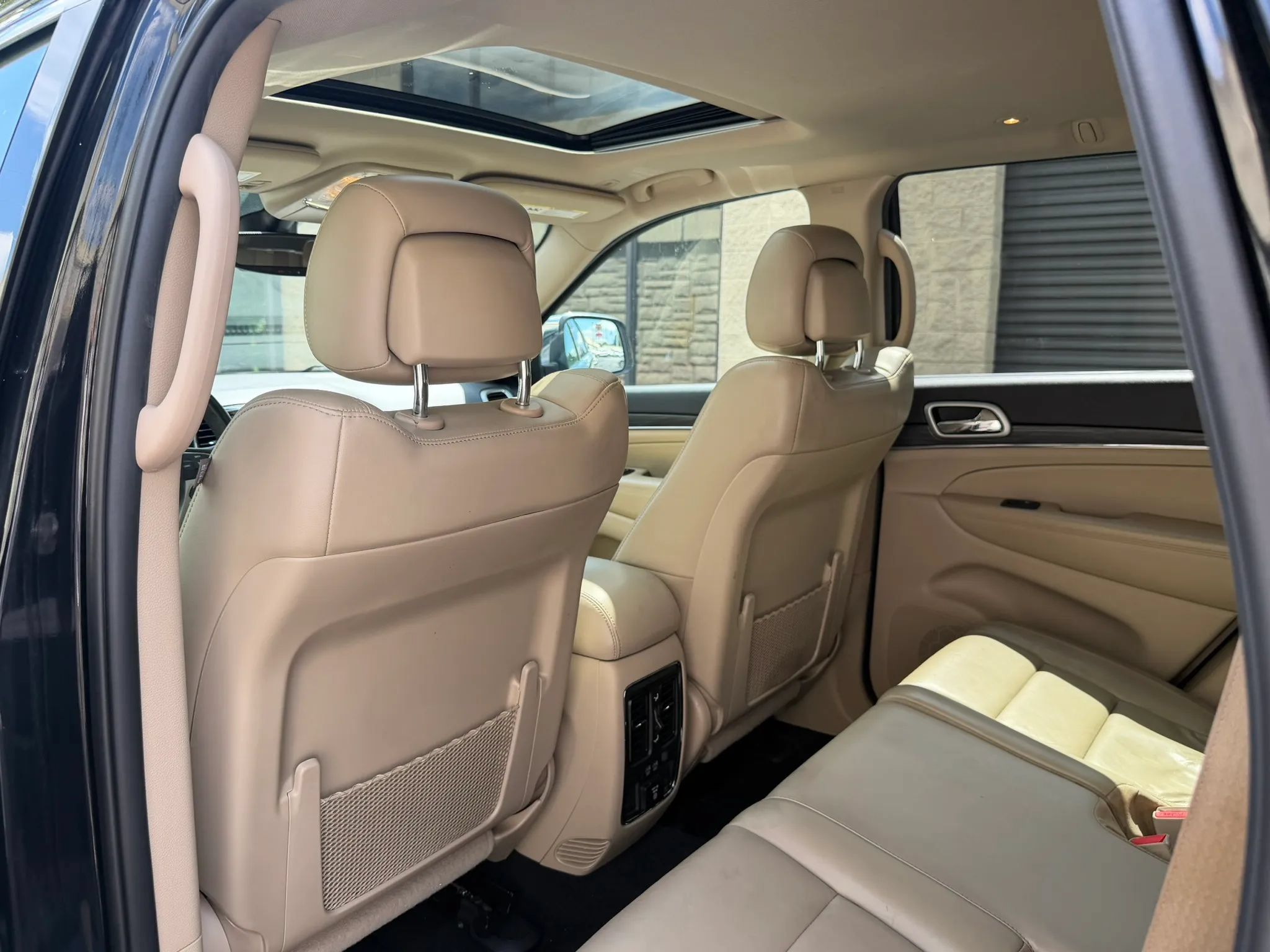 Used 2019 Jeep Grand Cherokee Limited AWD/4WD image 31