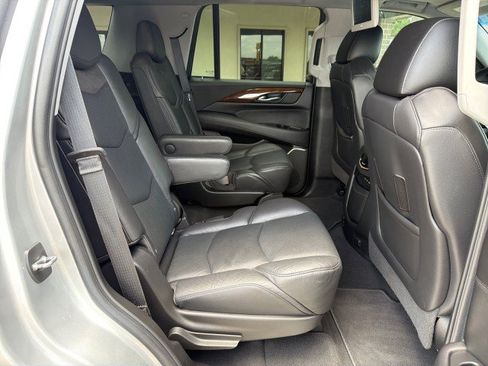 Used 2019 Cadillac Escalade Premium Luxury RWD image 29