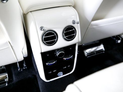 Used 2026 Rolls-Royce Cullinan AWD/4WD image 22