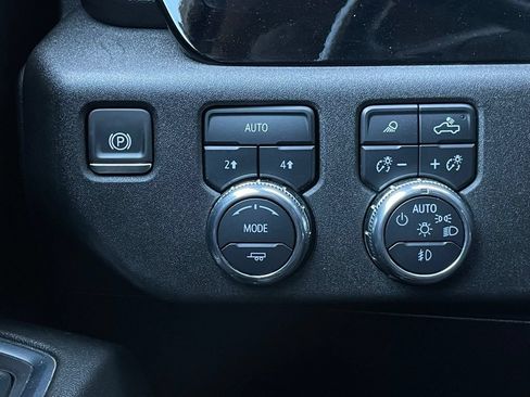 Used 2024 GMC Sierra 1500 SLT AWD/4WD image 13