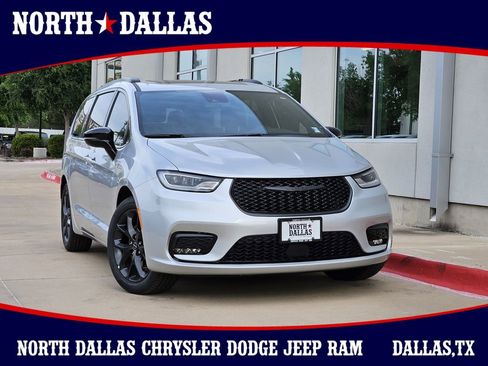 New 2026 Chrysler Pacifica Limited image 1