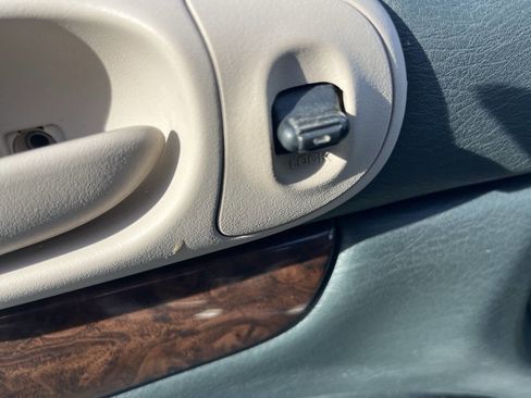 Used 2004 Chrysler Sebring Limited w/ Driver Convenience Group image 14