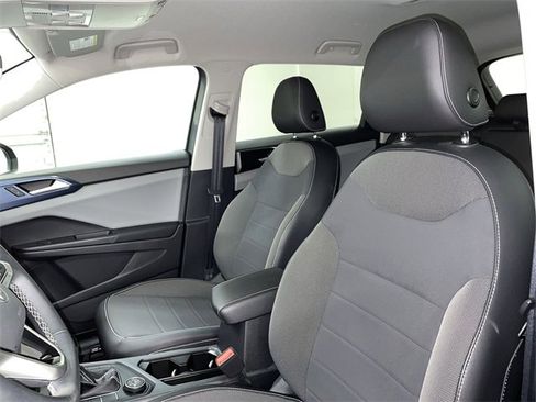 Used 2022 Volkswagen Taos SE image 19