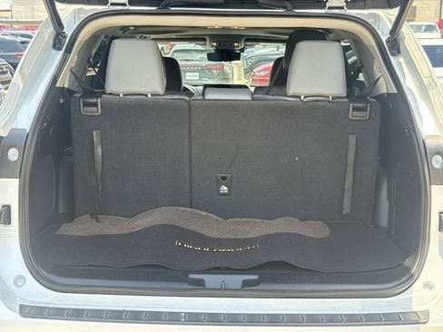 Used 2023 Toyota Highlander Bronze Edition FWD image 35