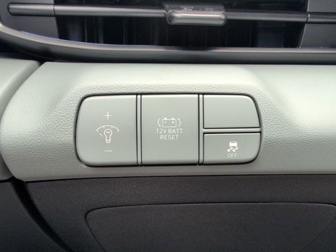 Used 2025 Hyundai Elantra Limited FWD image 20