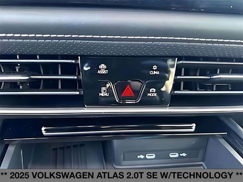 Used 2025 Volkswagen Atlas SE image 26