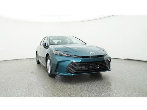 Used 2025 Toyota Camry LE FWD image 36