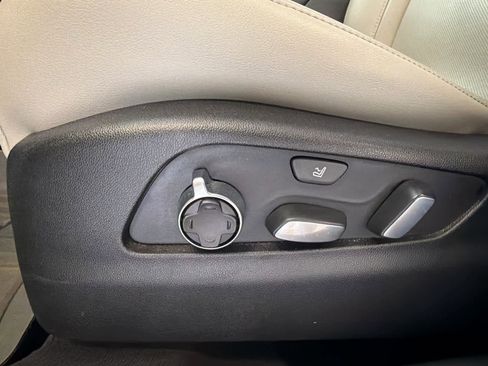 Used 2021 Cadillac XT4 Premium Luxury image 20