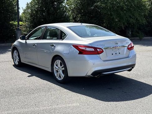 Used 2016 Nissan Altima 3.5 SL FWD image 4