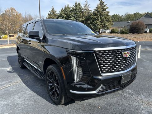Used 2025 Cadillac Escalade ESV Premium Luxury image 21