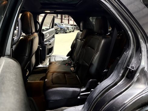 Used 2018 Ford Explorer Limited AWD/4WD image 18