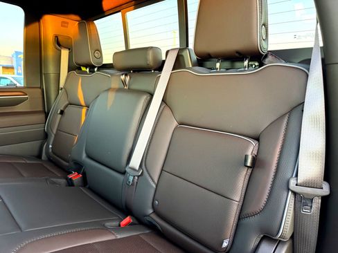 Used 2025 GMC Sierra 2500 Denali w/ Denali Reserve Package image 19