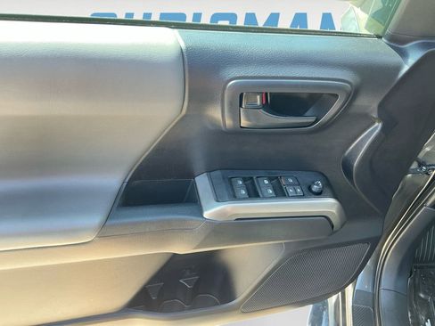 Used 2020 Toyota Tacoma SR5 AWD/4WD image 19