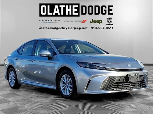 Used 2025 Toyota Camry LE image 9