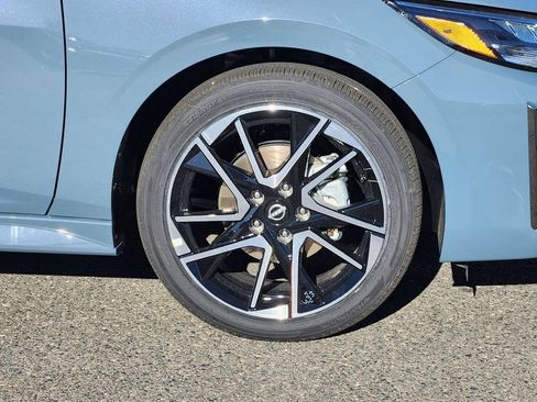 New 2025 Nissan Sentra SR w/ SR Premium Package FWD image 9