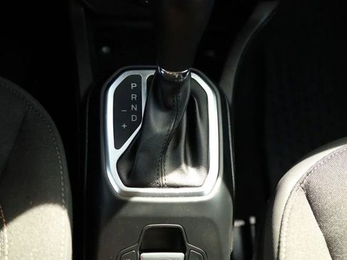 Used 2023 Jeep Renegade Latitude AWD/4WD image 26