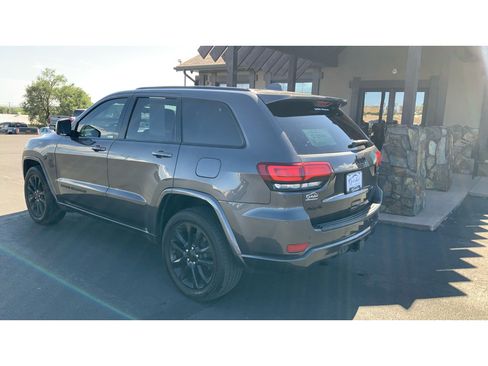 Used 2021 Jeep Grand Cherokee Laredo X AWD/4WD image 8