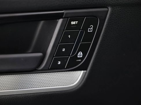 Certified 2025 Porsche Cayenne AWD/4WD image 20