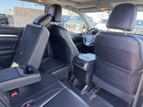 Used 2019 Toyota Highlander XLE image 39