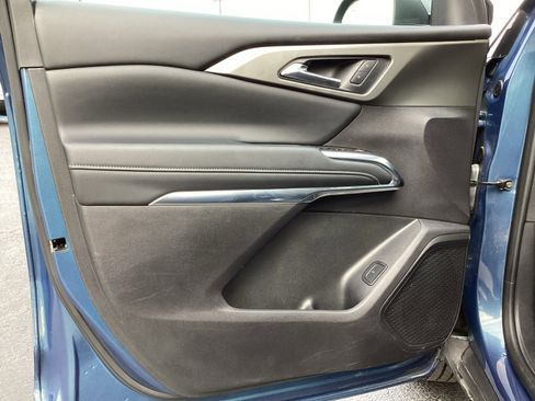 Used 2025 Chevrolet Traverse LT image 34