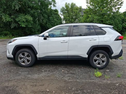 Used 2023 Toyota RAV4 XLE AWD/4WD image 5