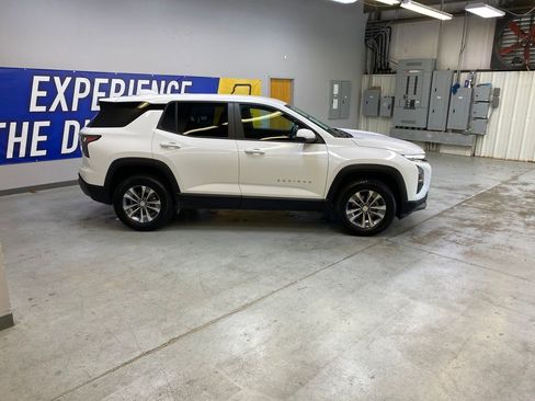 Used 2025 Chevrolet Equinox LT AWD/4WD image 8