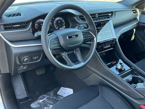 New 2025 Jeep Grand Cherokee L Laredo w/ Luxury Tech Group I image 18