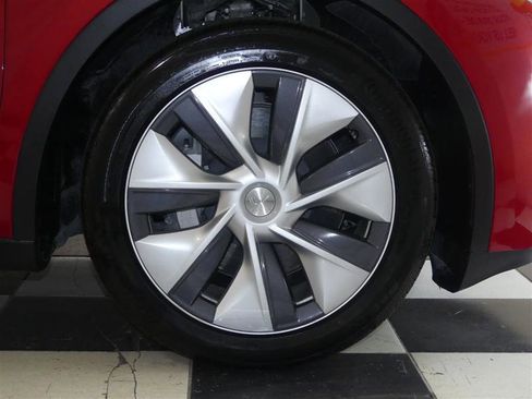 Used 2023 Tesla Model Y Long Range image 31