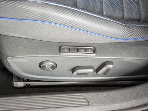 Used 2023 Volkswagen Golf R AWD/4WD image 12