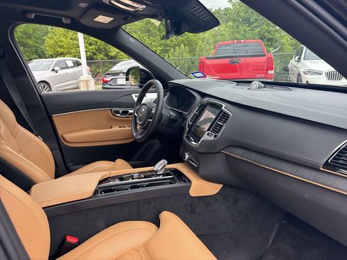 Used 2025 Volvo XC90 T8 Ultra w/ Protection Package Premier image 14