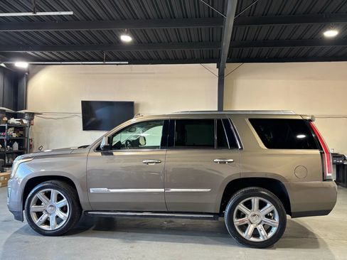 Used 2016 Cadillac Escalade Premium image 5