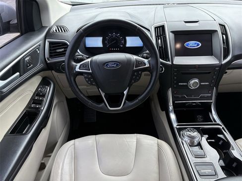 Used 2019 Ford Edge Titanium image 18