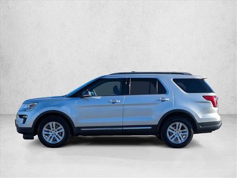 Used 2019 Ford Explorer XLT w/ Equipment Group 201A image 9