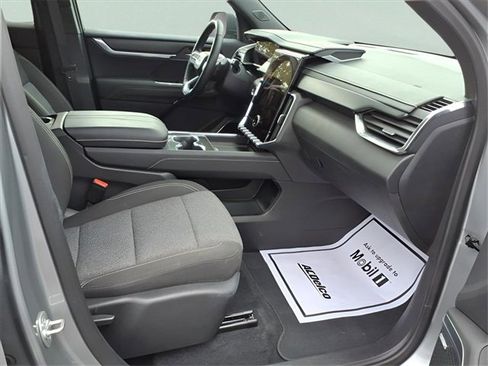 Used 2025 GMC Acadia Elevation image 20