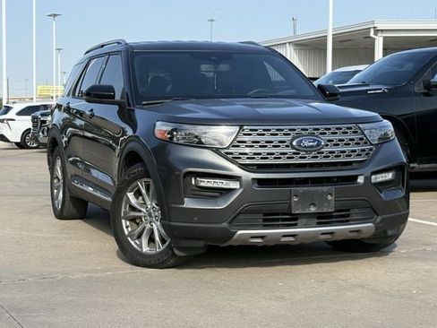 Used 2020 Ford Explorer Limited RWD image 2