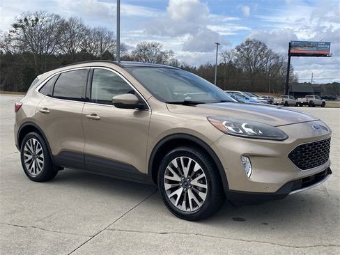 Used 2020 Ford Escape Titanium image 9