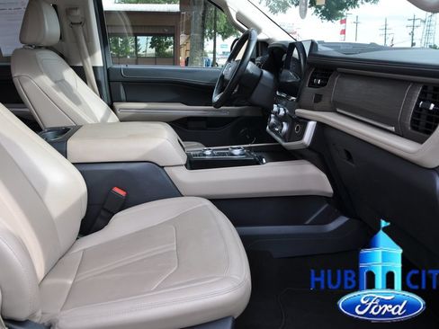 Used 2024 Ford Expedition Max Limited AWD/4WD image 16