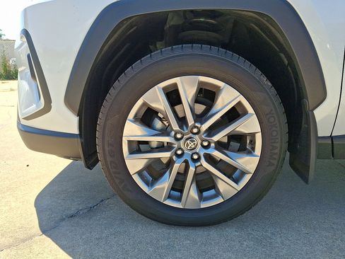 Used 2024 Toyota RAV4 Limited image 28