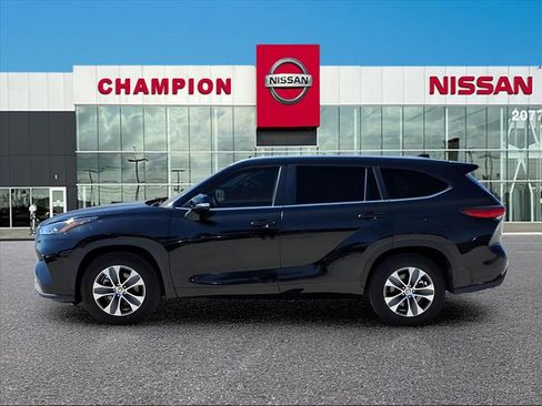 Used 2023 Toyota Highlander XLE image 4