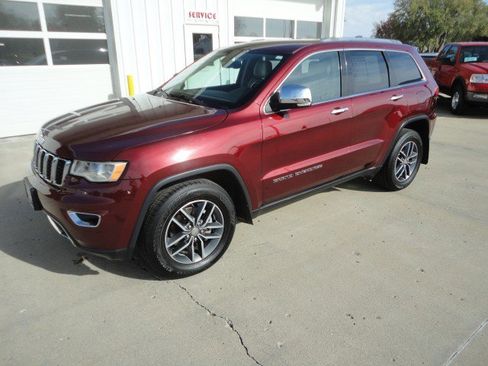 Used 2018 Jeep Grand Cherokee Limited image 22