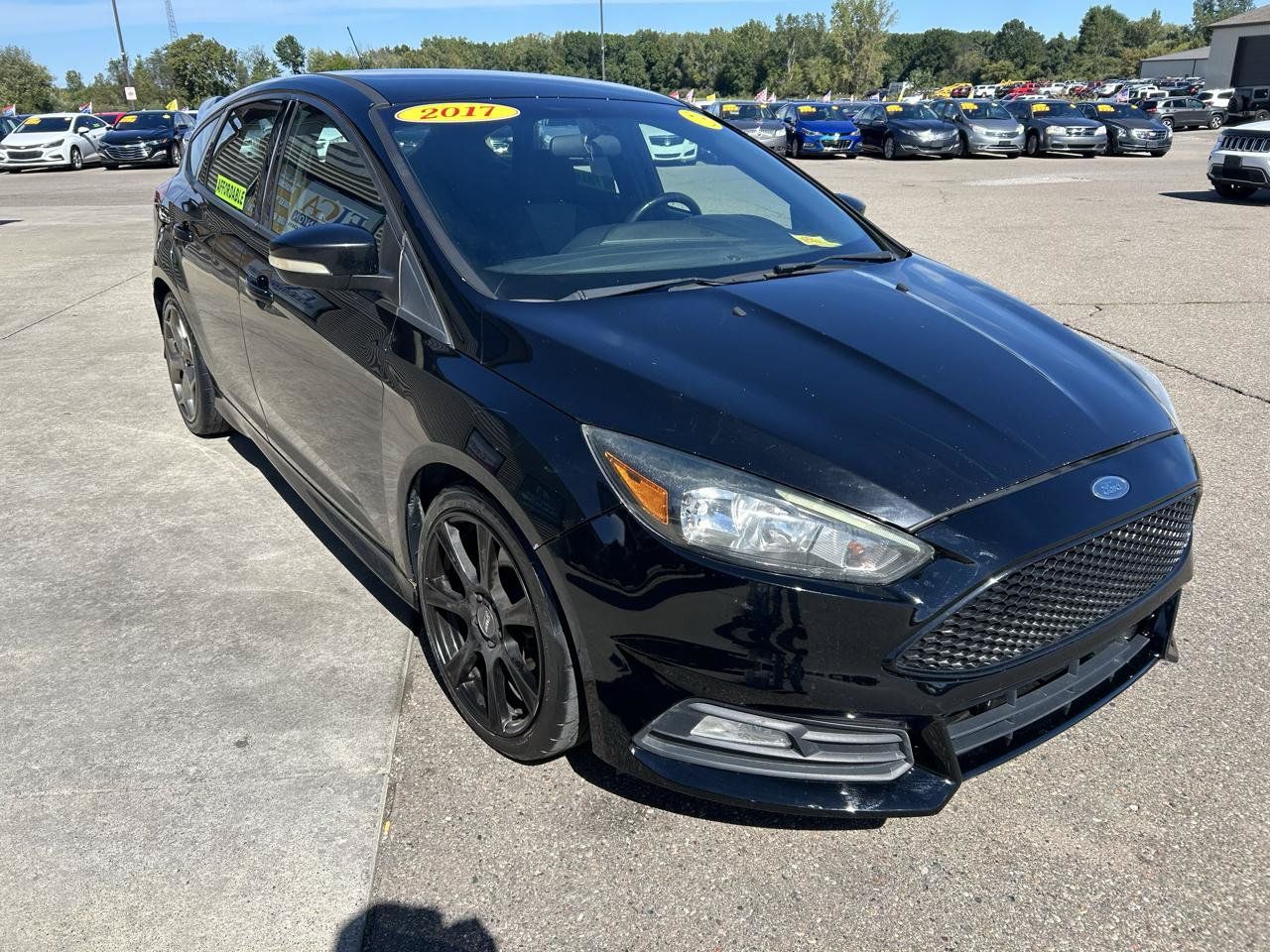 Used 2017 Ford Focus ST FWD image 3