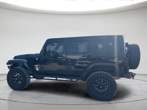 Used 2015 Jeep Wrangler Unlimited Sahara w/ Max Tow Package AWD/4WD image 9