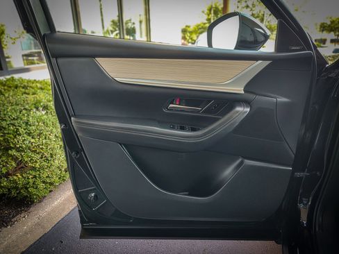 Used 2025 MAZDA CX-70 Plug-In Hybrid w/ Premium Pkg image 28