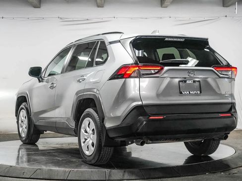 Certified 2021 Toyota RAV4 LE AWD/4WD image 4