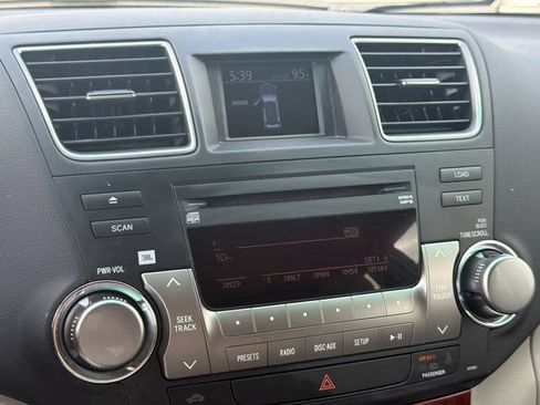 Used 2012 Toyota Highlander Limited FWD image 19