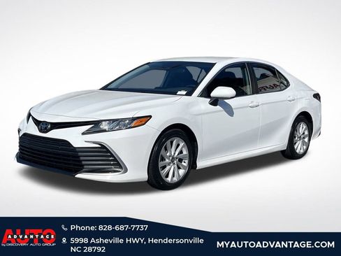 Used 2022 Toyota Camry LE image 1