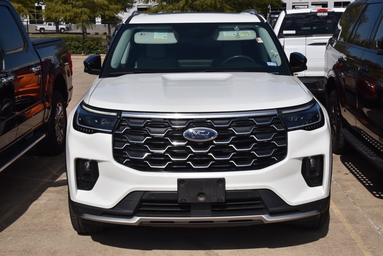 Certified 2025 Ford Explorer Platinum w/ Ultimate Package AWD/4WD image 3